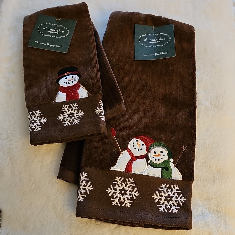 NWT - St. Nicholas Square Set Of Two Towels-Fingertip & Handtowel